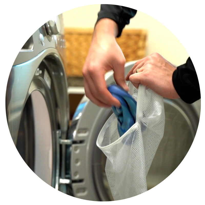 Komuello laundry care instructions showing Komuello in a laundry bag with a washing machine